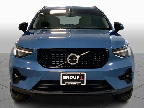 Used 2023 Volvo XC40 B5 Ultimate w/ Protection Package Premier image 4
