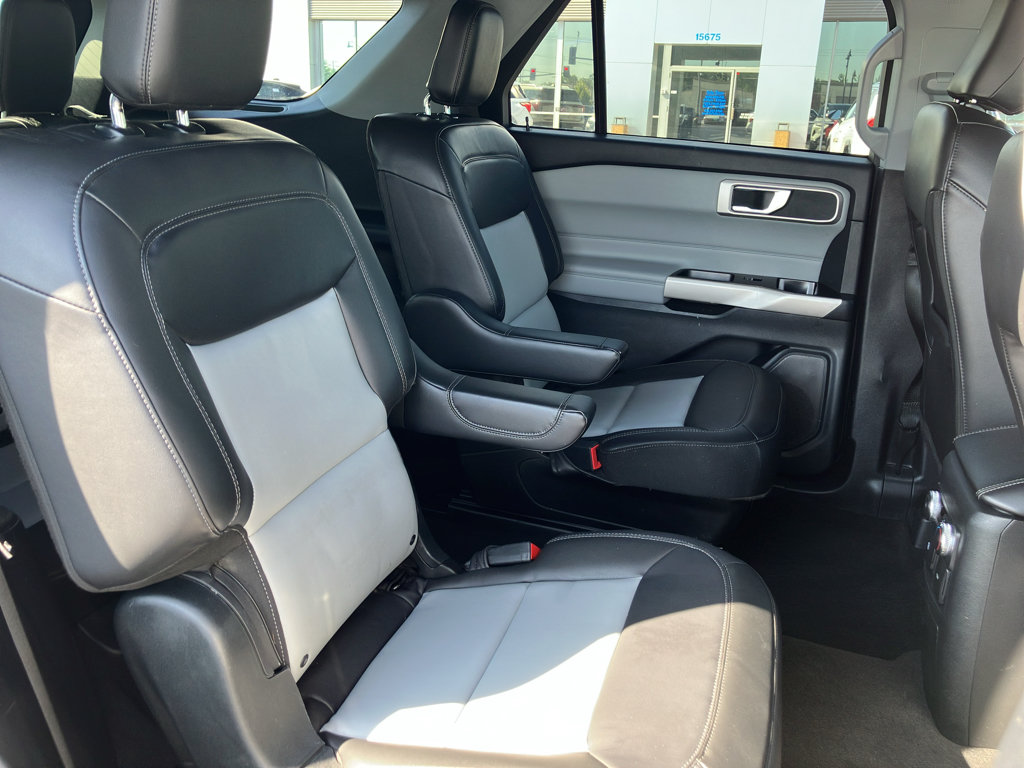 Used 2022 Ford Explorer XLT w/ Equipment Group 202A AWD/4WD image 35