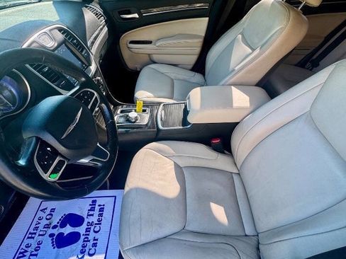 Used 2019 Chrysler 300 Touring L w/ Quick Order Package 22F image 20