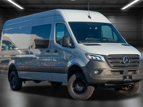 Used 2025 Mercedes-Benz Sprinter 2500 image 3