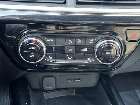 Used 2024 Chevrolet Trax RS w/ Sunroof Package image 20