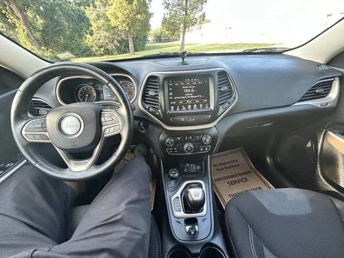 Used 2017 Jeep Cherokee Latitude w/ Safety/Convenience Group AWD/4WD image 17