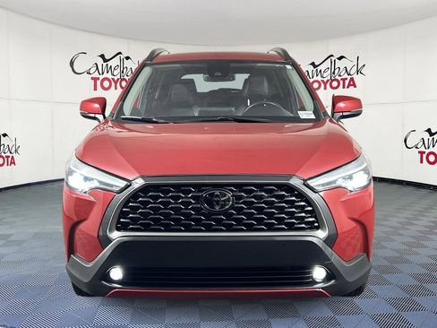 Used 2022 Toyota Corolla Cross XLE w/ Convenience Package image 2