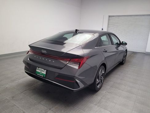 Used 2025 Hyundai Elantra SEL FWD image 9