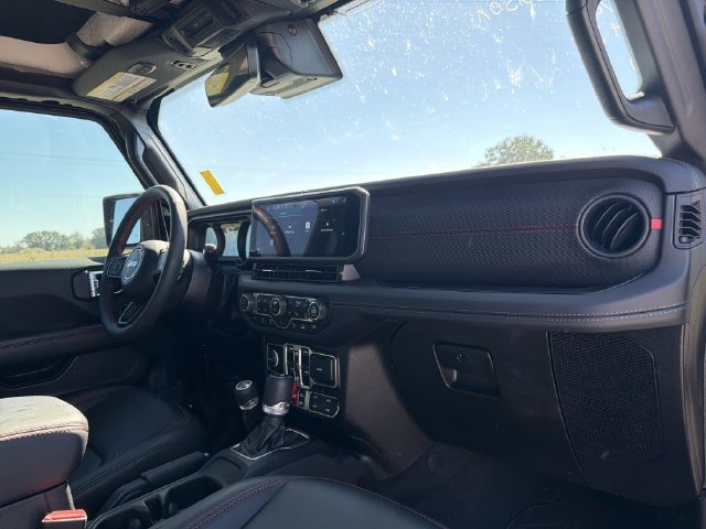 Used 2025 Jeep Gladiator Rubicon AWD/4WD image 16