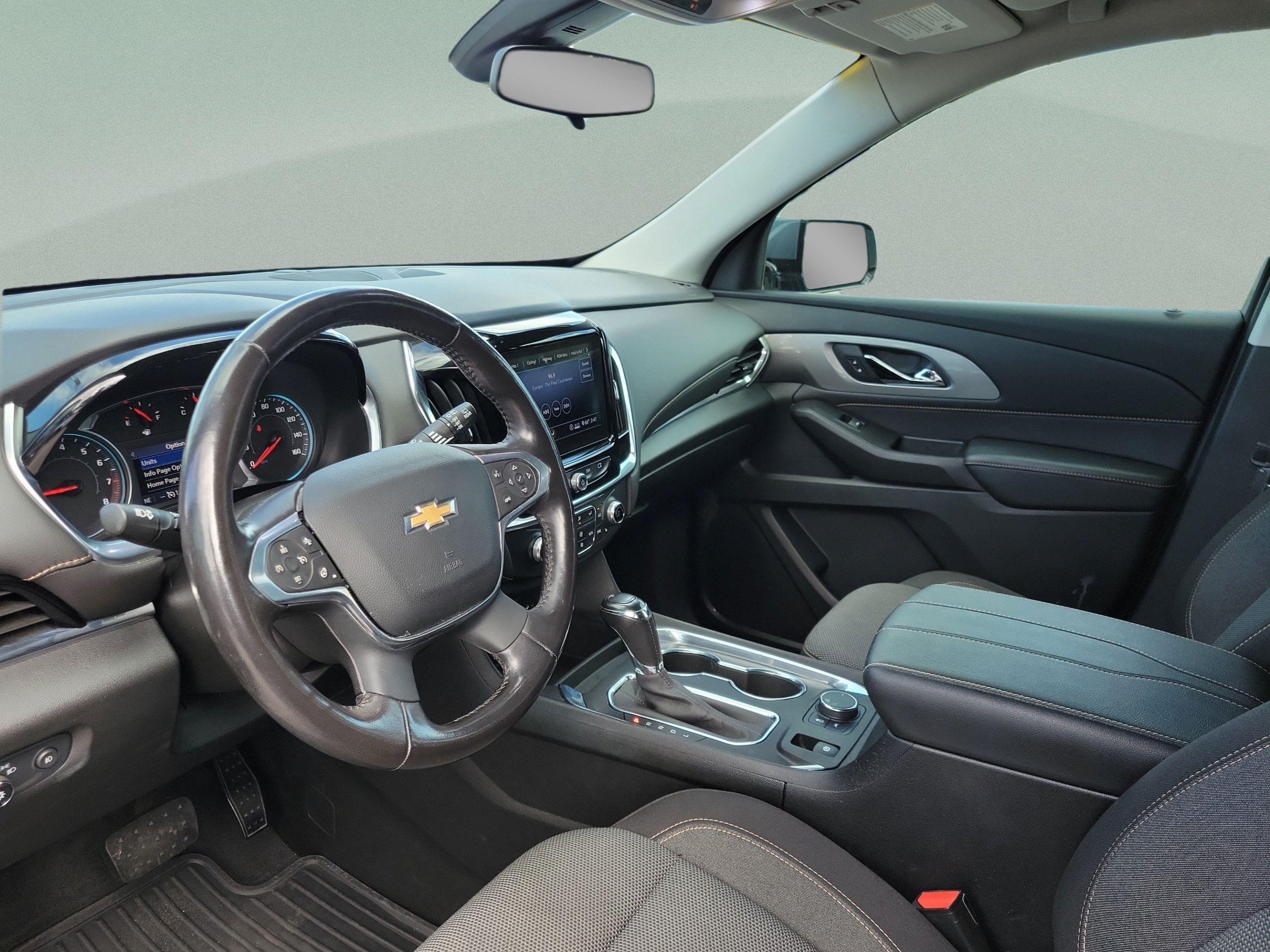 Used 2020 Chevrolet Traverse LT FWD image 18