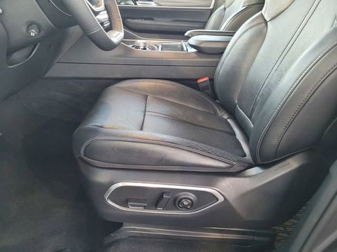 Certified 2024 Jeep Wagoneer Series III image 16