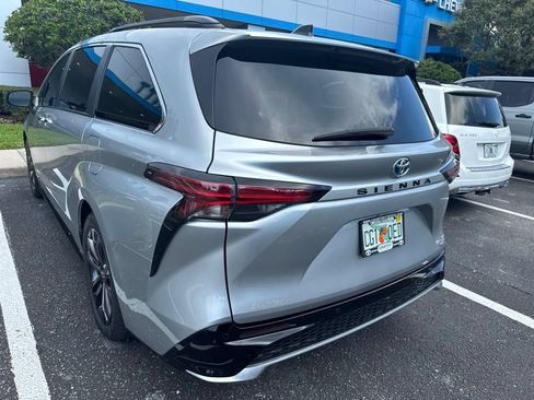 Used 2021 Toyota Sienna XSE FWD image 15