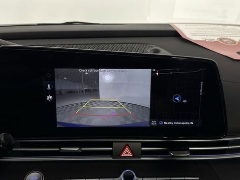 Used 2025 Hyundai Elantra Limited FWD image 14