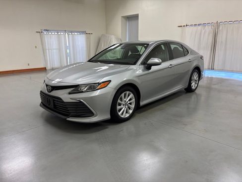 Used 2024 Toyota Camry LE FWD image 4