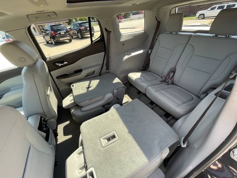 Used 2018 GMC Acadia SLT w/ LPO, Floor Liner Package AWD/4WD image 27