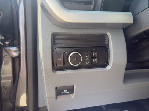 Used 2024 Ford F350 XLT AWD/4WD image 13