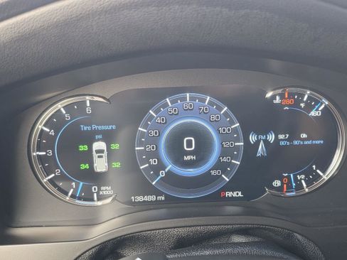 Used 2018 Cadillac Escalade ESV Luxury image 31