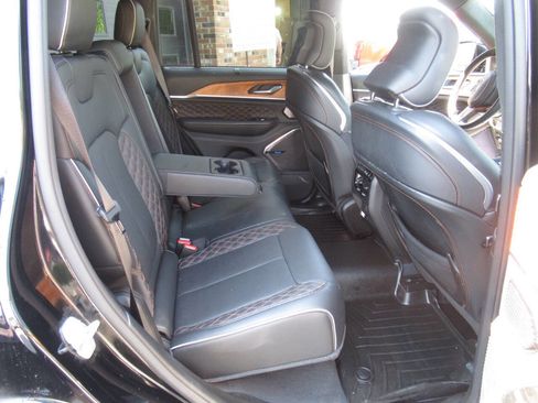 Used 2023 Jeep Grand Cherokee Summit AWD/4WD image 11