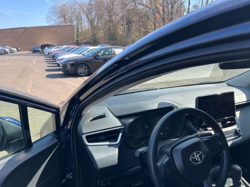 Used 2025 Toyota Corolla LE image 32