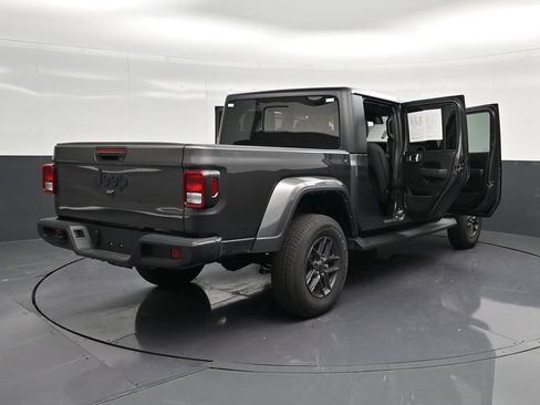 Used 2025 Jeep Gladiator Sport AWD/4WD image 36