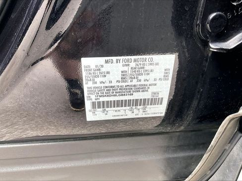 Used 2020 Ford Explorer XLT w/ Equipment Group 202A AWD/4WD image 34