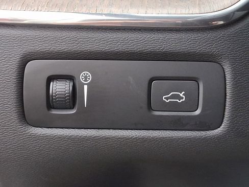 Used 2018 Volvo XC60 T5 Inscription w/ Convenience Package image 25