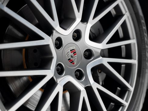 Used 2023 Porsche Cayenne S image 21