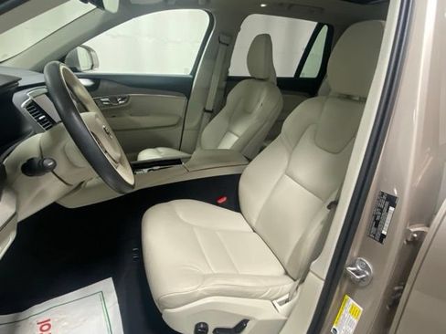 Used 2025 Volvo XC90 B5 Plus w/ Protection Package AWD/4WD image 10