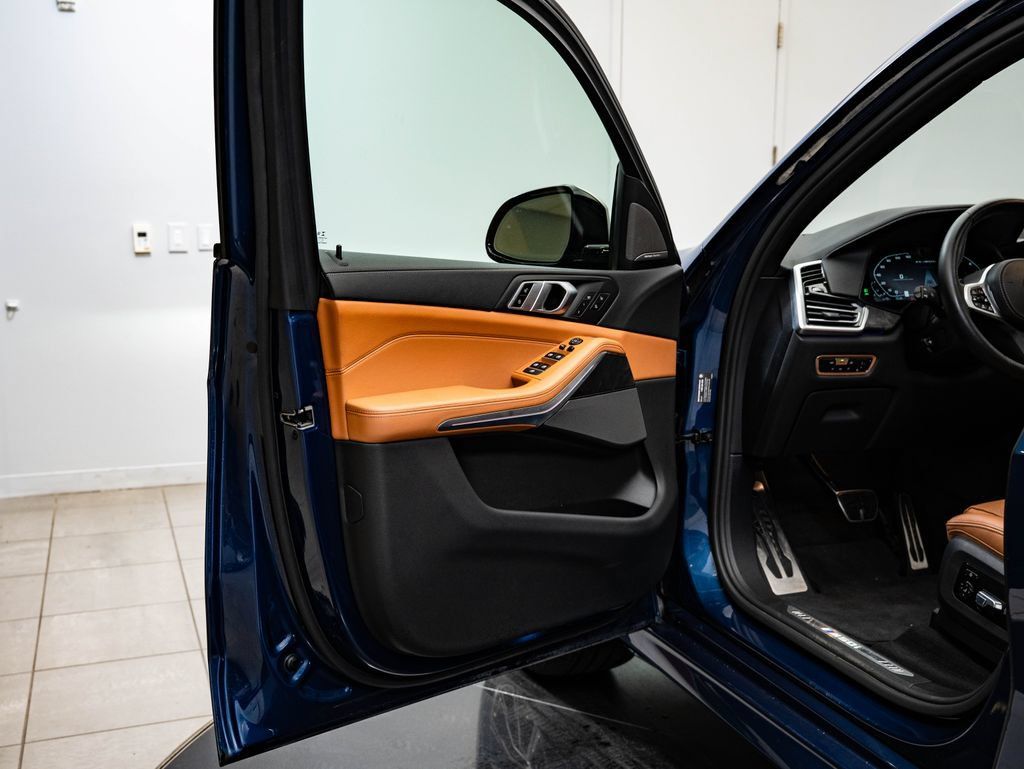 Used 2022 BMW X5 M50i AWD/4WD image 29