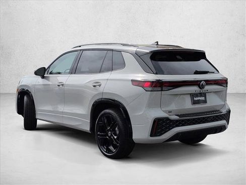 New 2026 Volkswagen Tiguan SE R-Line FWD image 9