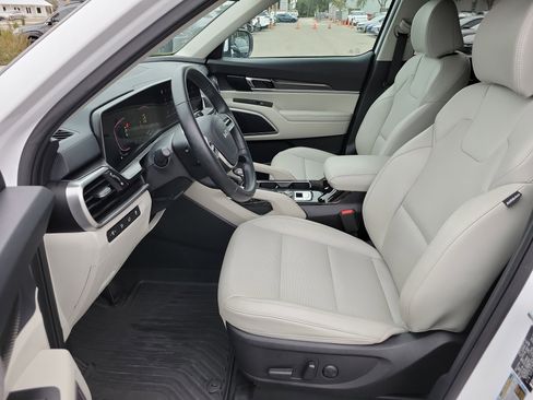 Certified 2025 Kia Telluride S image 23