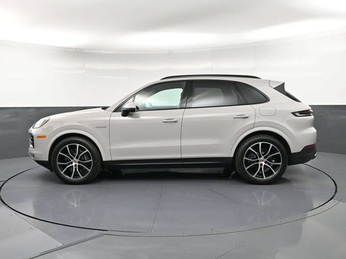 Certified 2026 Porsche Cayenne E-Hybrid AWD/4WD image 2