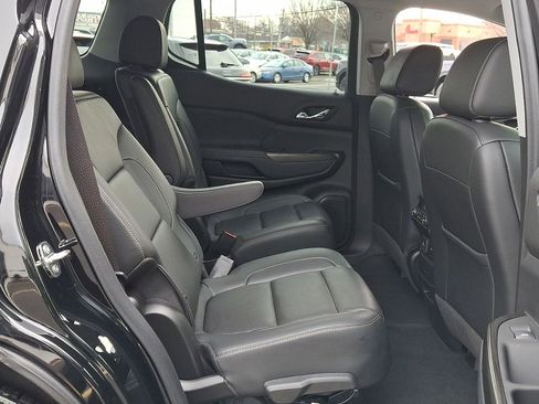 Certified 2023 GMC Acadia SLT w/ Preferred Package image 27