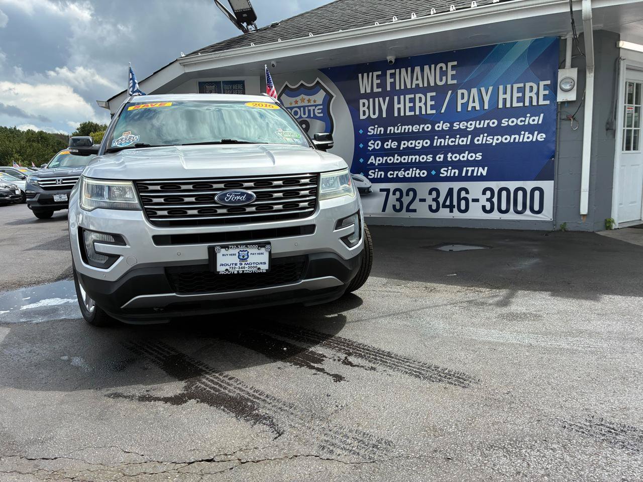 Used 2016 Ford Explorer XLT w/ Equipment Group 202A AWD/4WD image 1