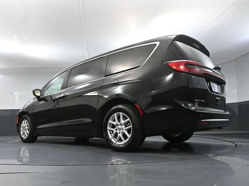 Used 2024 Chrysler Pacifica Touring-L FWD image 50