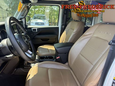 Used 2022 Jeep Wrangler Unlimited Sahara w/ LED Lighting Group AWD/4WD image 15