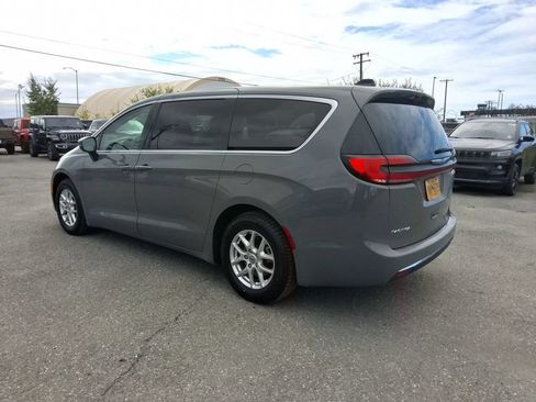 Certified 2023 Chrysler Pacifica Touring-L FWD image 6