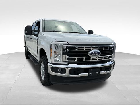 Used 2025 Ford F250 XLT w/ FX4 Off-Road Package AWD/4WD image 12