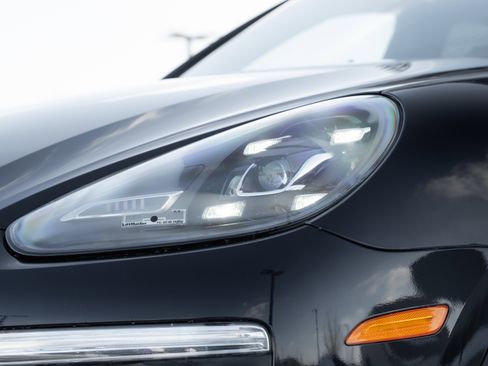 Used 2018 Porsche Cayenne image 40