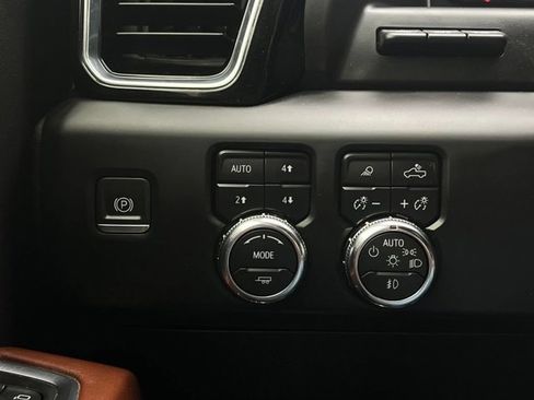 Used 2024 GMC Sierra 2500 Denali Ultimate AWD/4WD image 21