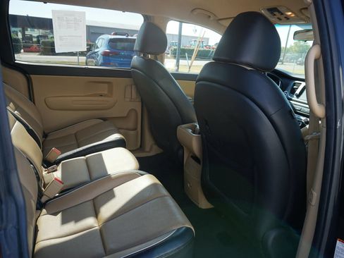 Used 2019 Kia Sedona EX FWD image 20