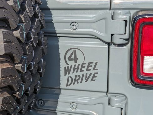 Used 2024 Jeep Wrangler Willys image 19