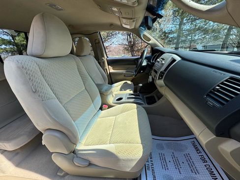 Used 2011 Toyota Tacoma 4x4 Access Cab w/ SR5 Pkg #2 image 10