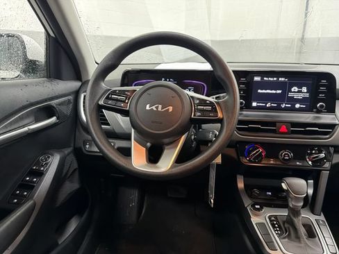 Used 2024 Kia Seltos LX AWD/4WD image 14