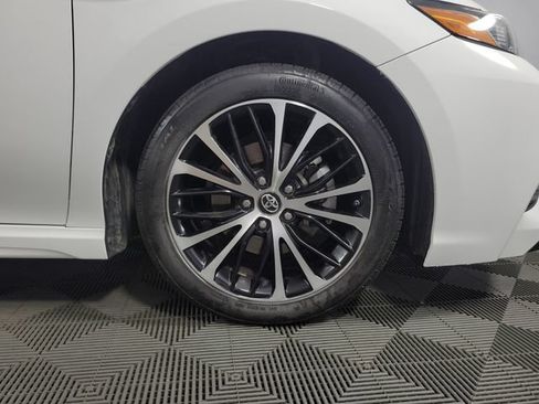 Used 2019 Toyota Camry SE w/ Convenience Package FWD image 14
