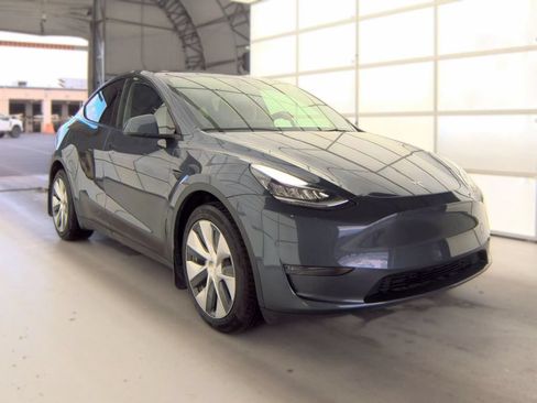 Used 2023 Tesla Model Y Long Range AWD/4WD image 5