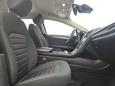 Used 2020 Ford Fusion SE image 24