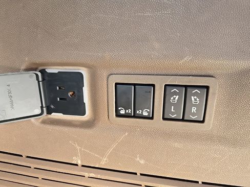 Used 2023 GMC Yukon XL Denali image 52