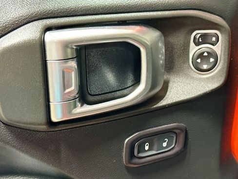 Used 2018 Jeep Wrangler Unlimited Sport S image 19