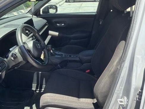 Used 2024 Honda HR-V Sport image 3
