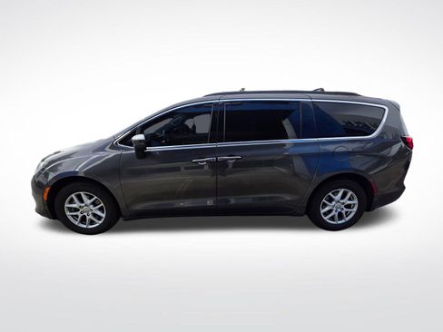Used 2020 Chrysler Voyager LX image 8