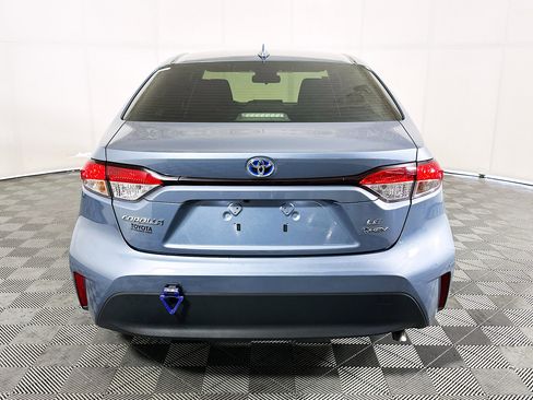 Used 2025 Toyota Corolla LE w/ LE Premium Package FWD image 4