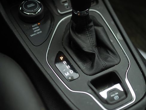 Used 2021 Jeep Cherokee Latitude Lux 80th Anniv w/ Quick Order Package 26U 80TH image 31