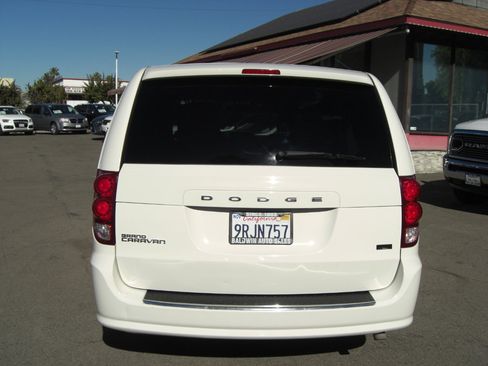 Used 2013 Dodge Grand Caravan SE image 24